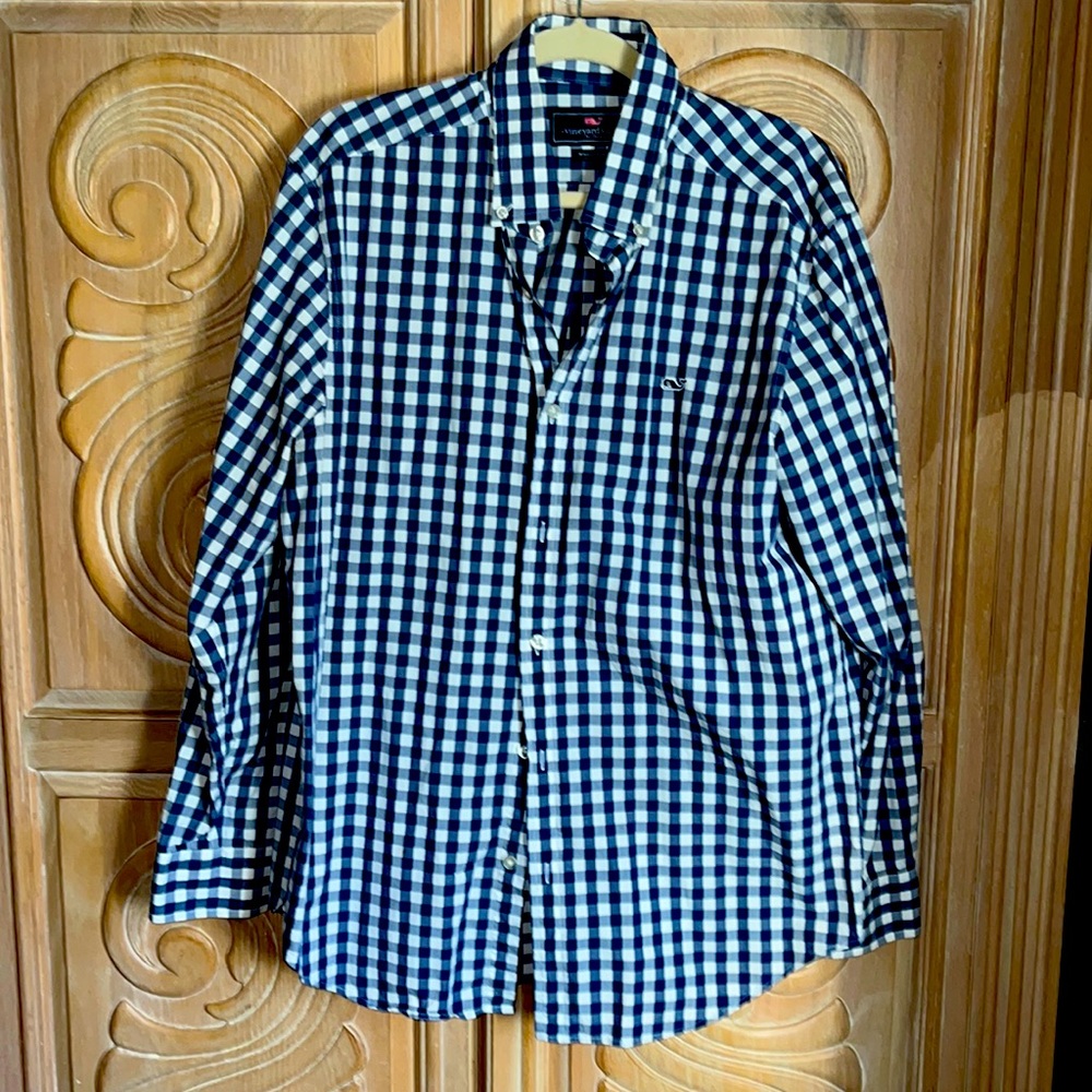 Men’s Vinyard Vines dress shirt